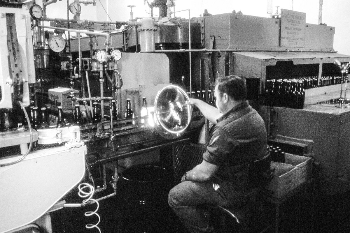 StraubBeer's tweet photo. This visual inspection point for 16 oz. Returnable Bottles is something we still use today. #TBT #StraubBeer circa 1970 https://t.co/lyCjqjsWUW