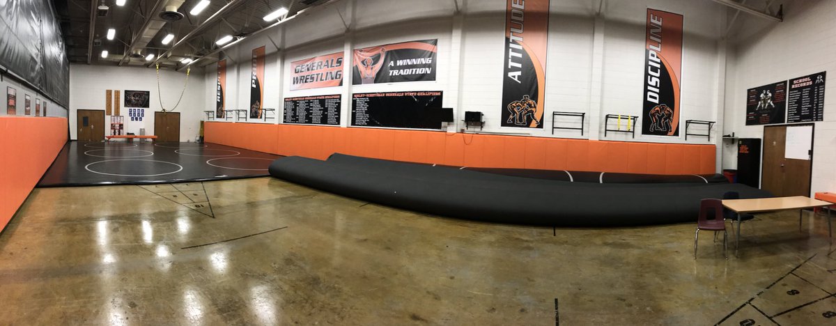 IHSAA's tweet photo. Sibley-Ocheyedan AD Doyle Naig gave me the tour of Generals athletic facilities. Great updates!
#NWItour https://t.co/KEMog1kkBk