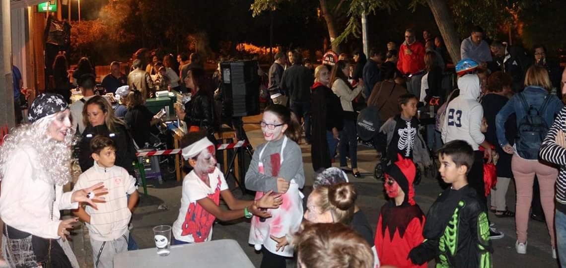 ParqueAvenidas's tweet photo. Éxito de público en la fiesta de #Halloween de la #HogueraParquedelasAvenidas celebrada el pasado 31 de octubre. #TodoslosSantos #TotsSants https://t.co/Jllte1hmRj