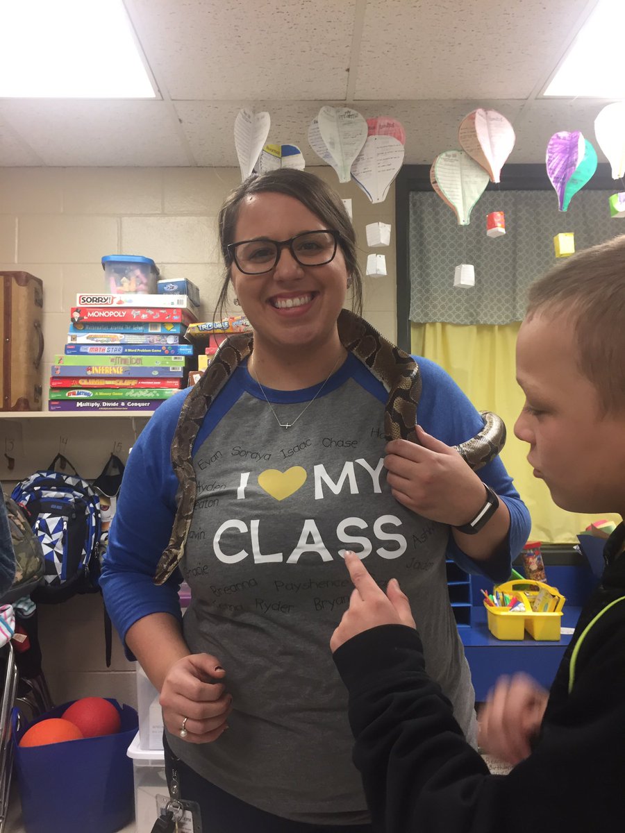 Shewell_In_6th's tweet photo. I was just as excited to hold the critters as my kiddos were! #PBL #ProtectDontNeglect #PkwyStrong #SJSDProud #Fourthies https://t.co/f2GN8rmeSJ