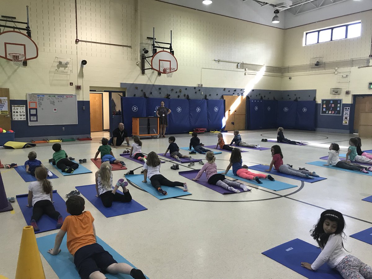 ALeRouxPETeach's tweet photo. @rich_wiles 2nd graders @SPESaacps practicing yoga movements to show bases of support. @AACPSHPED #pemovesmd @MDPhysEd https://t.co/CAXEf7OcXN