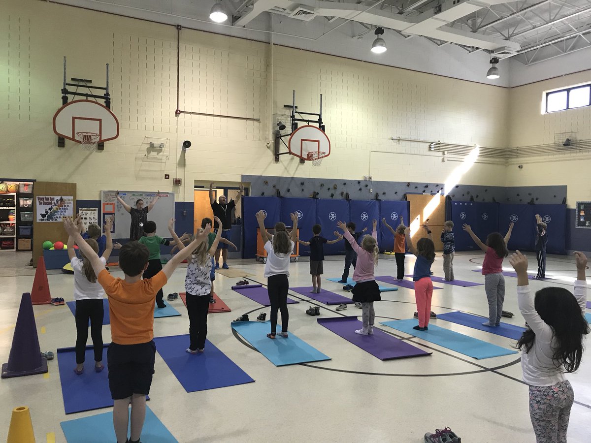 ALeRouxPETeach's tweet photo. @rich_wiles 2nd graders @SPESaacps practicing yoga movements to show bases of support. @AACPSHPED #pemovesmd @MDPhysEd https://t.co/CAXEf7OcXN