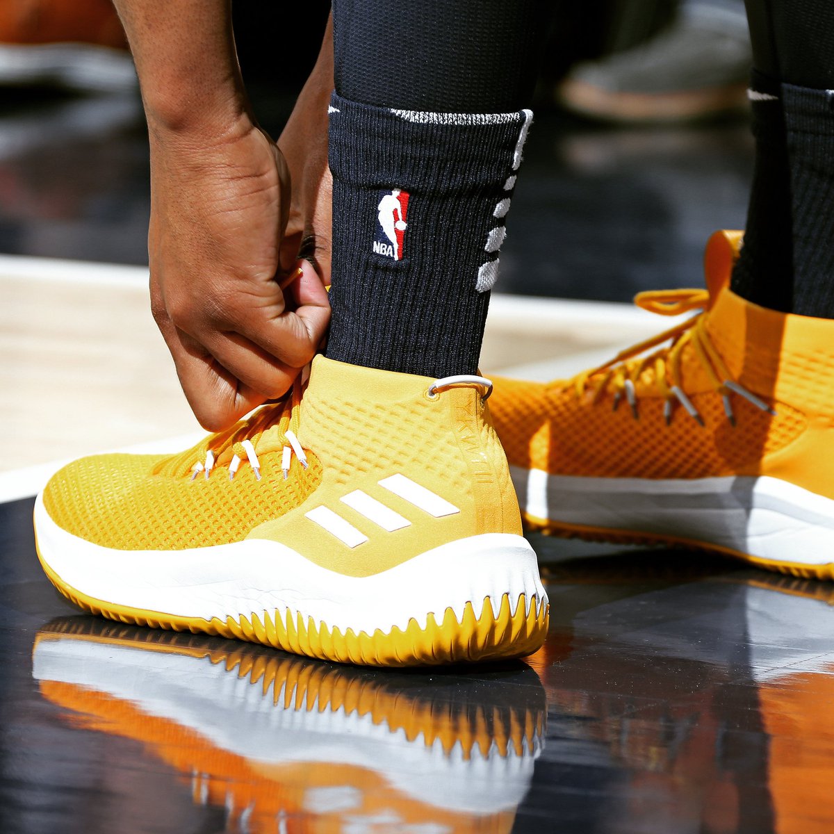 adidas dame 4 yellow