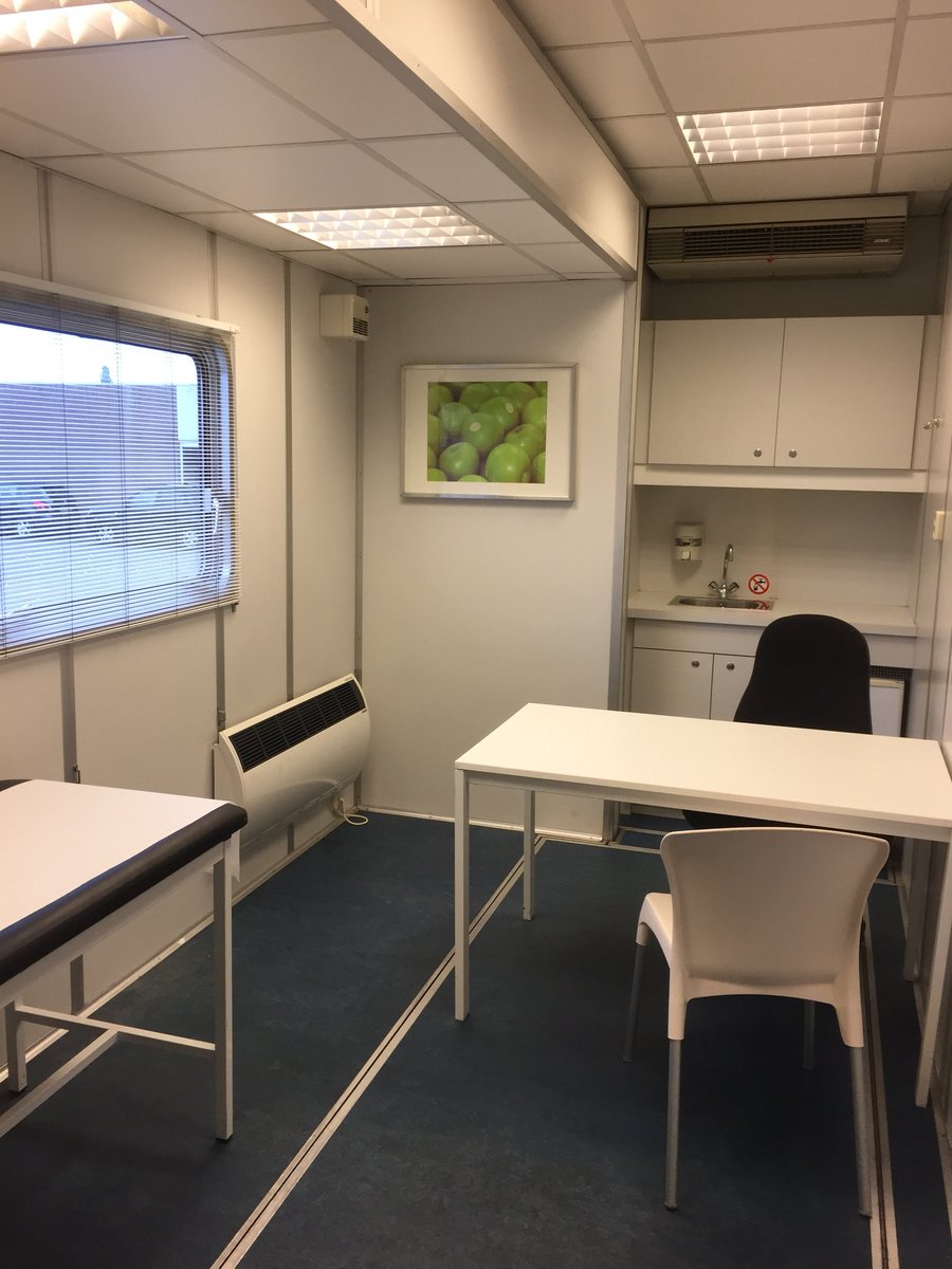 evlavieren's tweet photo. Deze #PMO trailer vandaag in #Zevenaar geplaatst voor @ArboUnie
Trailer is voorzien van 3 spreek/behandel kamers,wachtruimte en pantry. https://t.co/hnzWcADcHq