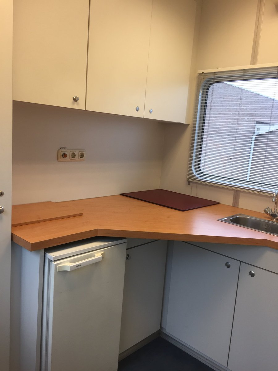 Deze #PMO trailer vandaag in #Zevenaar geplaatst voor <a href="/ArboUnie/">Arbo Unie</a>
Trailer is voorzien van 3 spreek/behandel kamers,wachtruimte en pantry.
