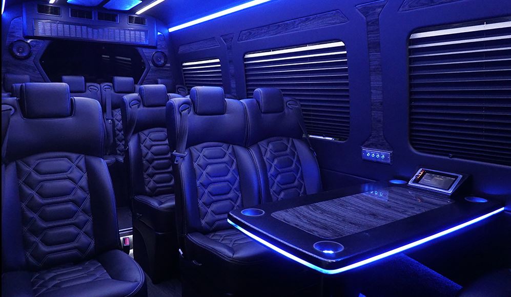 BlackTieTrans's tweet photo. Tired of #gridlock? Improve your #BayAreaCommute! Talk to your employer about creating an #EmployeeShuttle with @BlackTieTrans https://t.co/cKOrIzTOCS