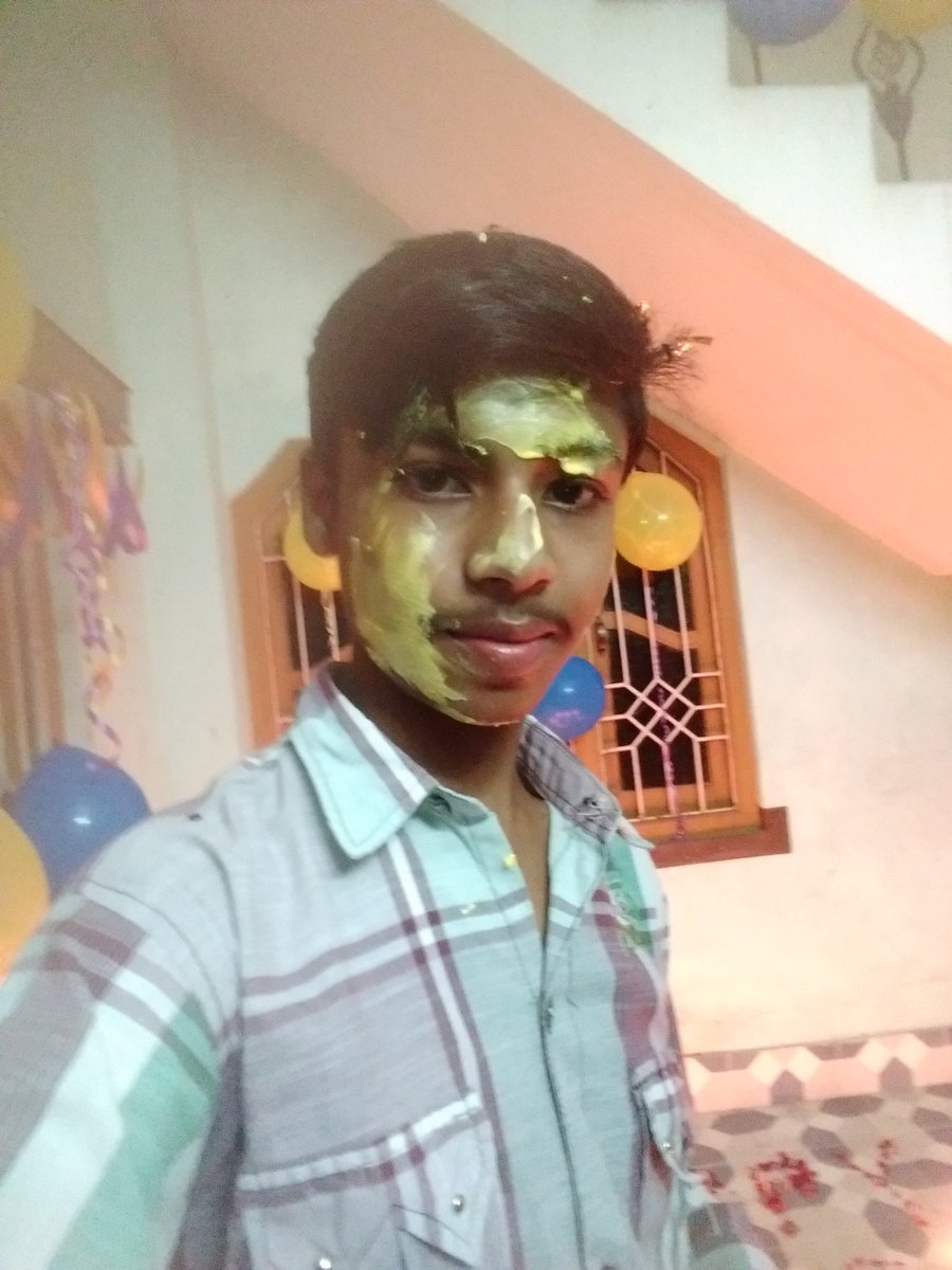 ShuvamPop's tweet photo. @iamsrk Birthday celebration by @NB_SRKFC  we love you so much @iamsrk https://t.co/5yXWaEWVJJ