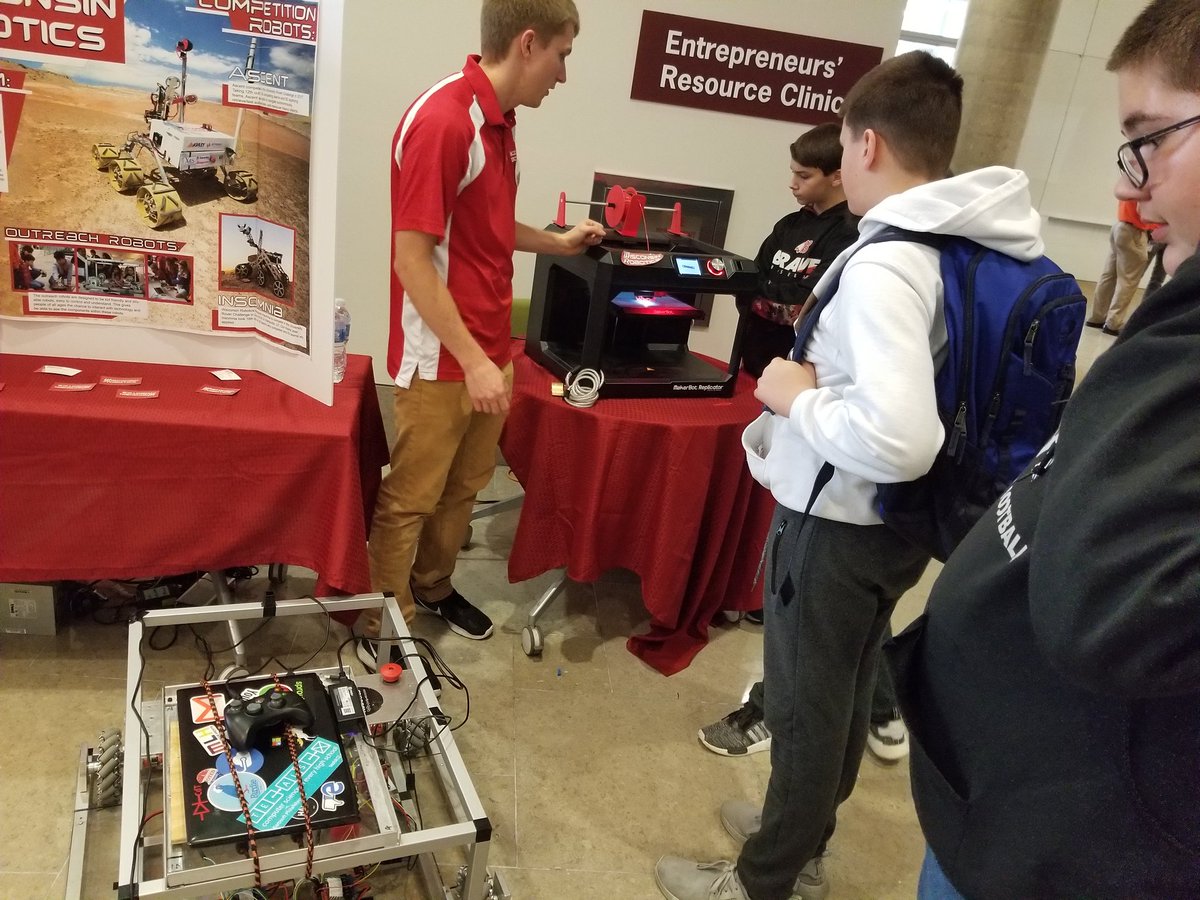 JonathanJLees's tweet photo. FLIGHT Academy visits Madison to get excited about science! And yes, that's a human brain! https://t.co/KlKe5PT5eI