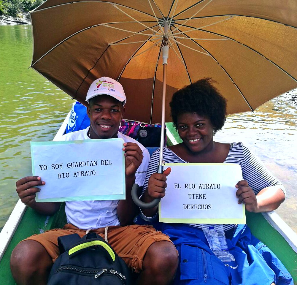 SweFORColombia's tweet photo. !El #RioAtrato tiene derechos! Dinamizadores de @Soydelaopoca en Playa Lloro, #Chocó en campaña por la sentencia historica #T622 del Atrato! https://t.co/f6AUJwu98f