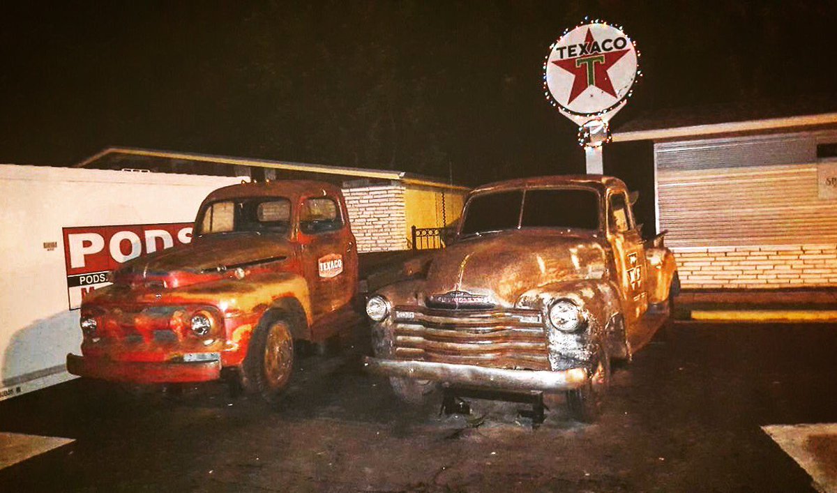 shellsMD's tweet image. Just love these old cars. Spotted outside Ginny’s Longhorn Saloon, Austin Texas, renowned too, for its “chicken shit bingo”! #hotrods