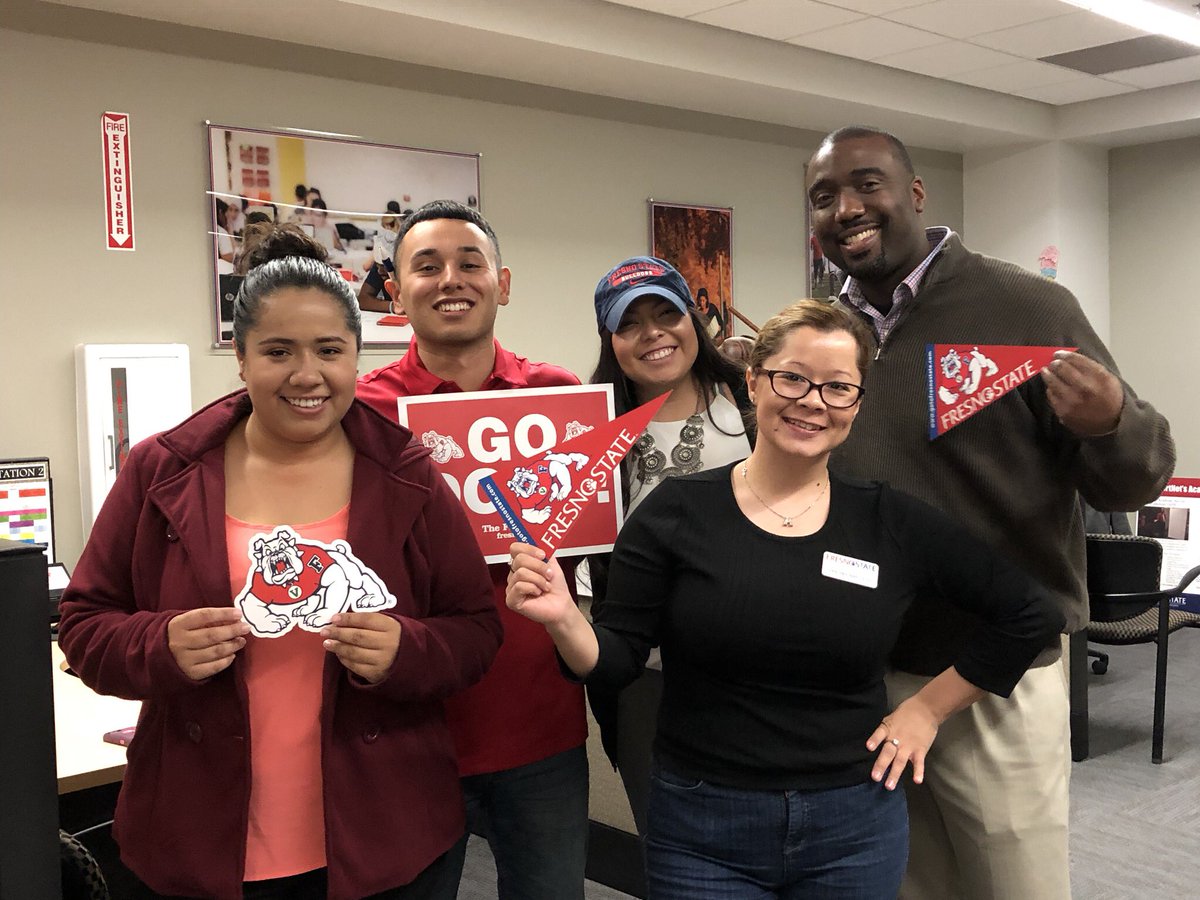 bulldog4studnts's tweet photo. Hey SupportNet crew! Thank you for helping @Fresno_State students succeed! #FresnoStateDOG #DOSAEM @fs_learning https://t.co/REB6UdM8LT