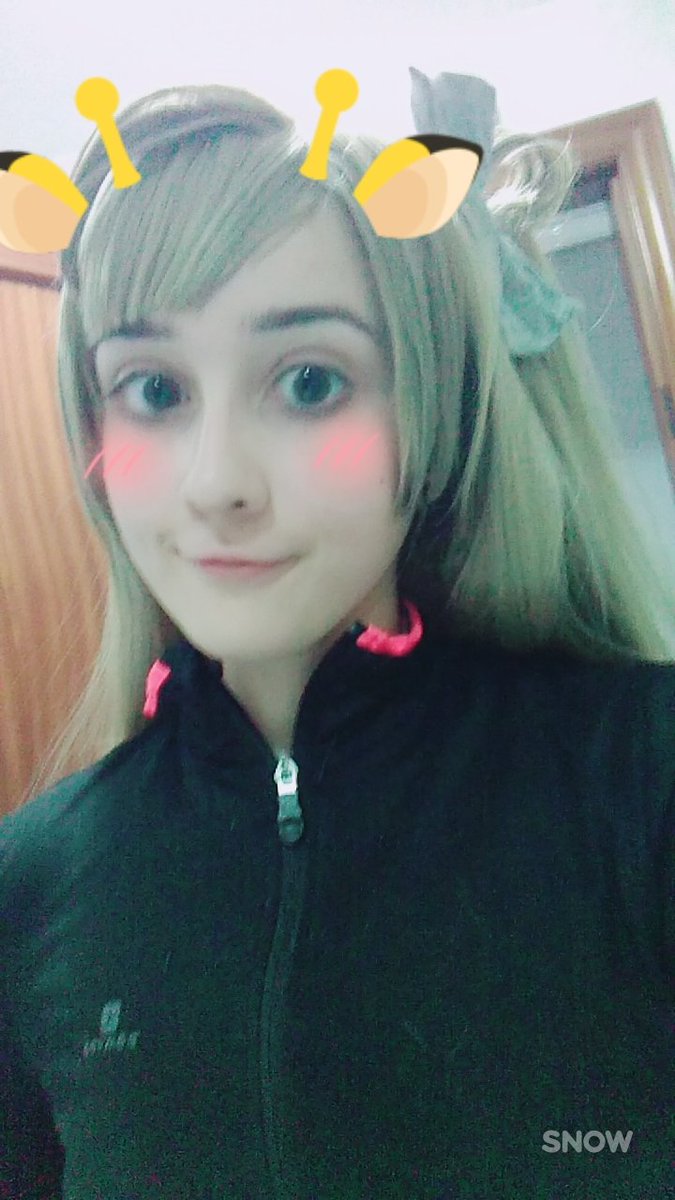PurpleBlackC's tweet photo. He estilizado ya la peluca y me encanta porque ademas tiene un montonazo de pelo y 💙✨ 

- Kotori 🐦 https://t.co/Ca0jOv5Jdh