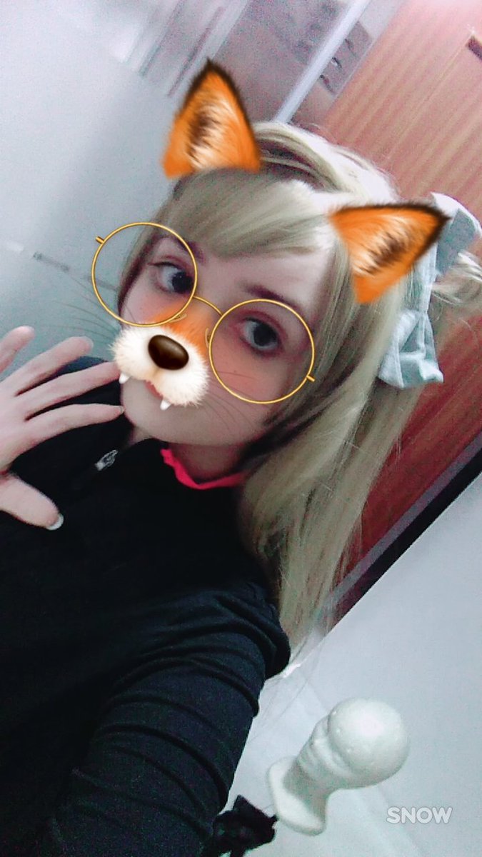 PurpleBlackC's tweet photo. He estilizado ya la peluca y me encanta porque ademas tiene un montonazo de pelo y 💙✨ 

- Kotori 🐦 https://t.co/Ca0jOv5Jdh