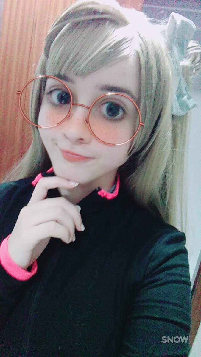 PurpleBlackC's tweet photo. He estilizado ya la peluca y me encanta porque ademas tiene un montonazo de pelo y 💙✨ 

- Kotori 🐦 https://t.co/Ca0jOv5Jdh