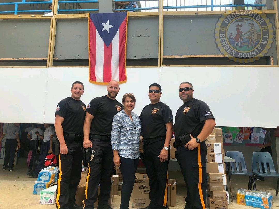 BCPONJ's tweet photo. DELIVERY! Water/supplies for the school! Escuela República de Brasil #SanJuan

https://t.co/XPjuuAkGaw

#HurricaneMaria #PuertoRicoStrong https://t.co/iYQIIlX8dj