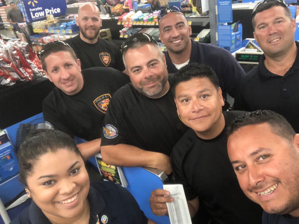 BCPONJ's tweet photo. DELIVERY! Water/supplies for the school! Escuela República de Brasil #SanJuan

https://t.co/XPjuuAkGaw

#HurricaneMaria #PuertoRicoStrong https://t.co/iYQIIlX8dj