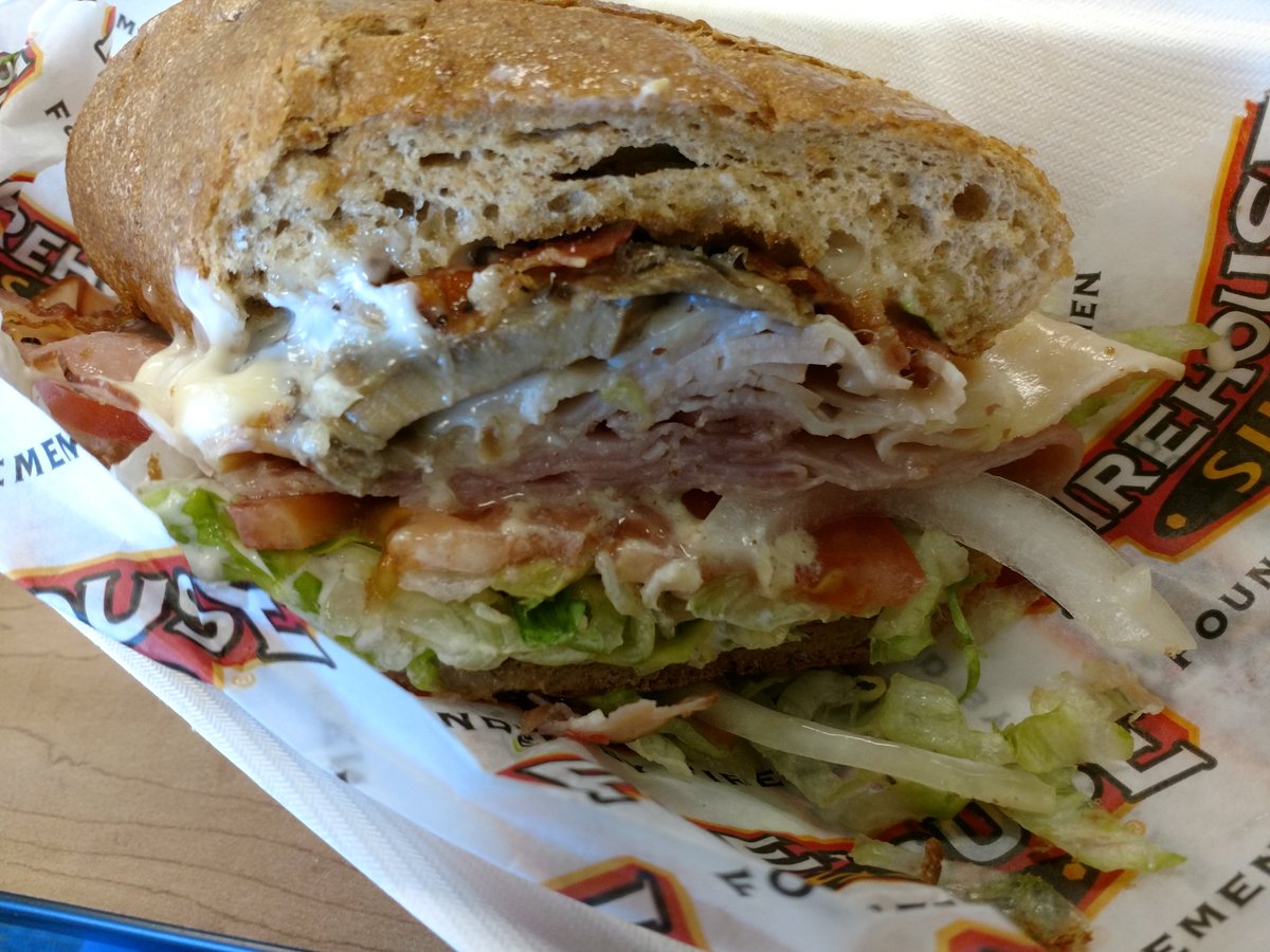 travelmonkeymrh's tweet photo. Only the things I asked for aren't on my sandwich! The receipt is correct...why isn't the sandwich?😣 @FirehouseSubs https://t.co/PB2tMk1WHc