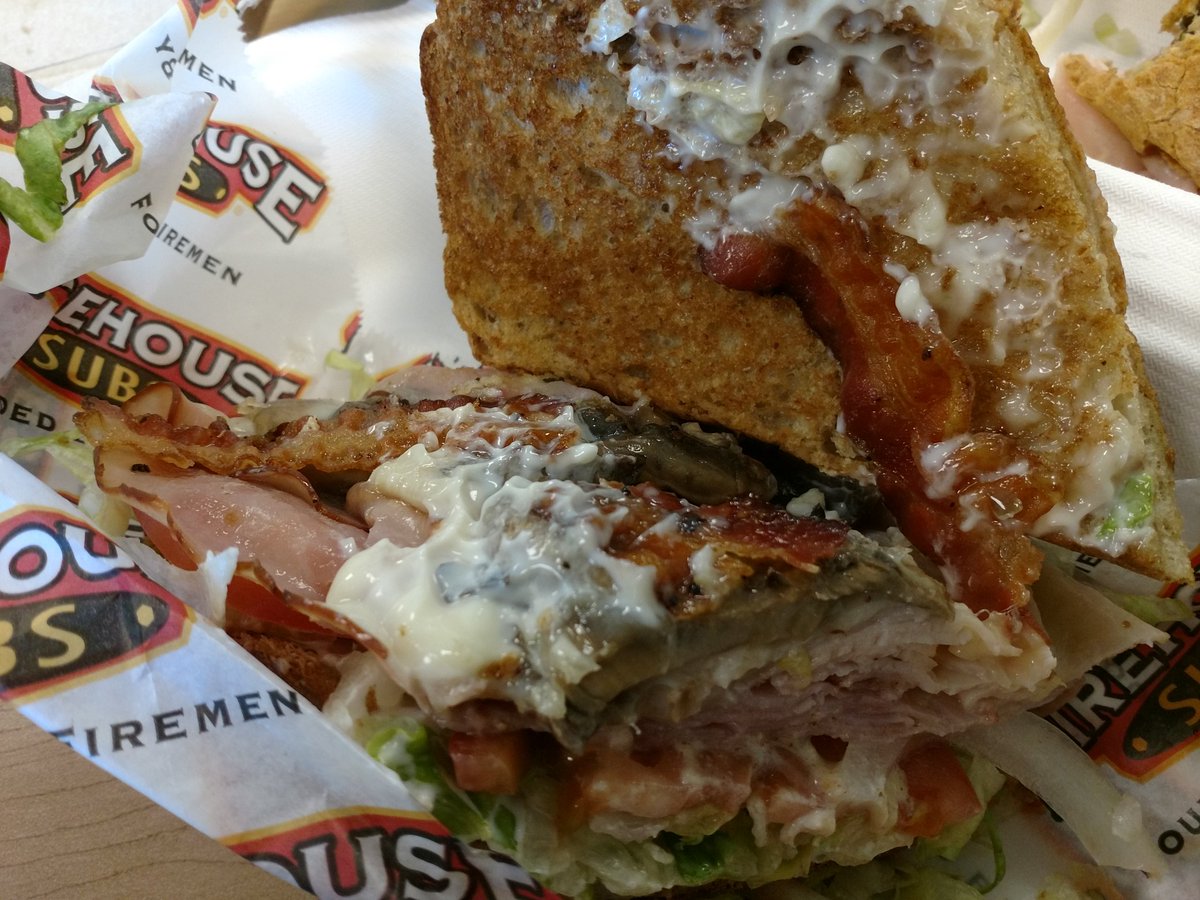 travelmonkeymrh's tweet photo. Only the things I asked for aren't on my sandwich! The receipt is correct...why isn't the sandwich?😣 @FirehouseSubs https://t.co/PB2tMk1WHc