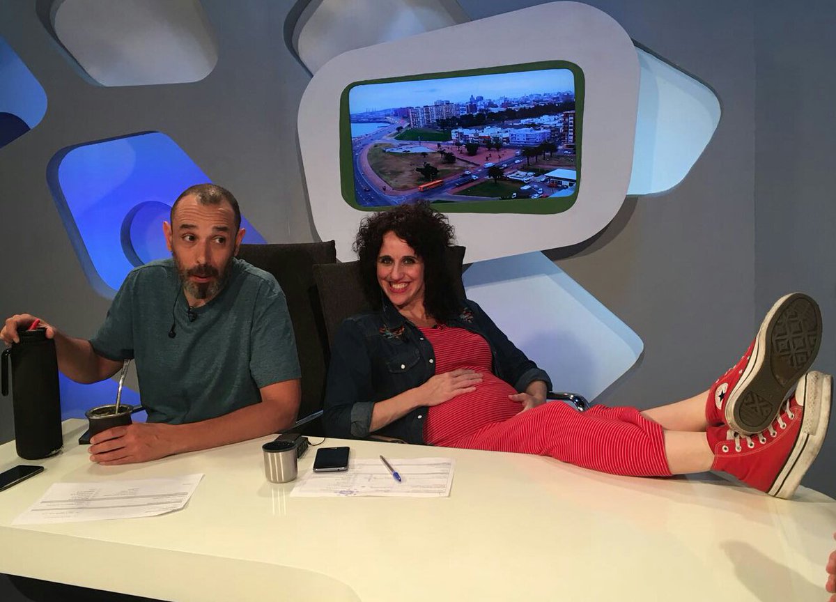 Leonor Svarcas (@leonorsvarcas) on Twitter photo Jueves de Cultura en <a href="/PoneteComodoTV/">Ponete Cómodo</a> Voy con entradas Cine más Teatro con cerveza, empanadas y rock. Prendete a @TNUtvpublica de 18 a 20hs Jueves de Cultura en <a href="/PoneteComodoTV/">Ponete Cómodo</a> Voy con entradas Cine más Teatro con cerveza, empanadas y rock. Prendete a @TNUtvpublica de 18 a 20hs