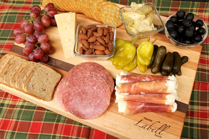 craftyseasonmum's tweet photo. Need a holiday party appetizer your guests will love? Make this meat &amp; cheese tray on a budget! #ad https://t.co/Cs4Tzofd4b @plancheslabell https://t.co/kJ348P8mqc