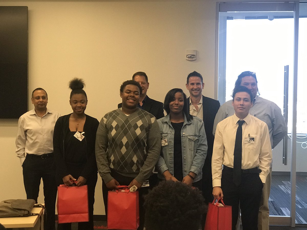 ford_edee's tweet photo. App Challenge Winners!!!@PrincipalBTW @PowerMyLearning @APSWashington https://t.co/YYyArGZIRs