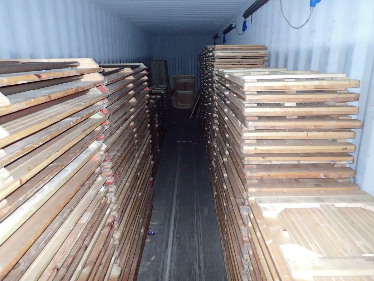 The humble trestle table supports all  the pots at Oxford Ceramics Exhibition last w/e. See the time lapse it's fun: youtu.be/Nyvc_dg_neE