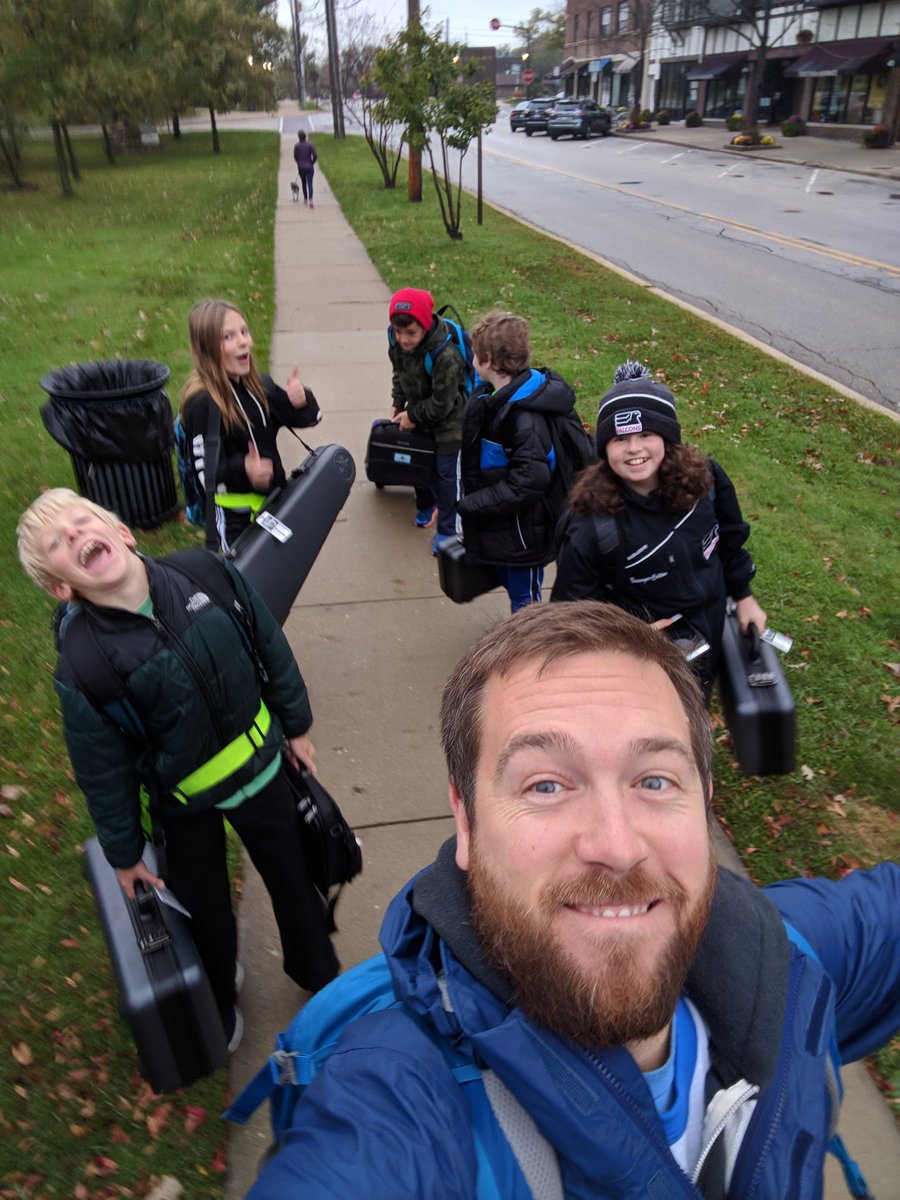 RAmusicHP's tweet photo. I got to walk to school with a brigade of bandies!  #fifthgradeband #raviniarocks #makemusic #braelincvinioakband https://t.co/Zz3iIqQzP9