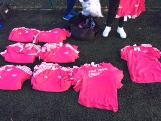 Mid_FDO's tweet image. Wee treat for all girls at today's @midgov @BordersRailway football festival. Nice pink FIFA live your goals t shirt. Thanks @kmcconnell86