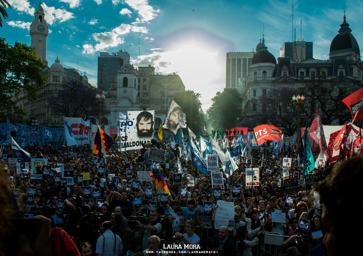 laauramora's tweet photo. 📷.Ya están en mi página de FB todas las fotos que saqué ayer en la marcha por Santiago Maldonado. Pueden verlas acá: https://t.co/QicPNrnJYR https://t.co/Sbi5cmHQJo