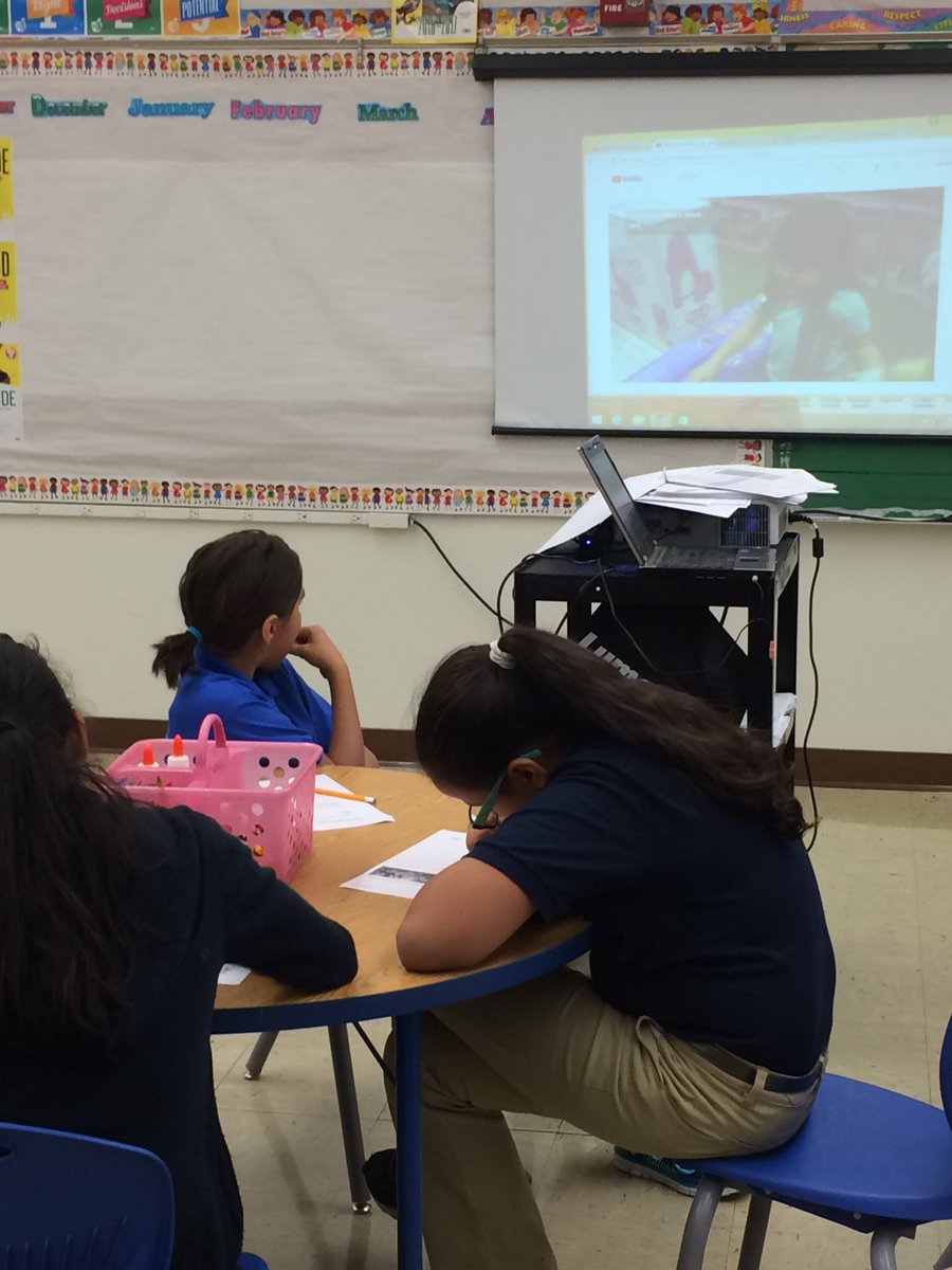 episdleelibrary's tweet photo. Our awesome counselor teaching digital citizenship. #leedigcit #iamepisd #EPISDLibraries https://t.co/Pavcyx6XR3
