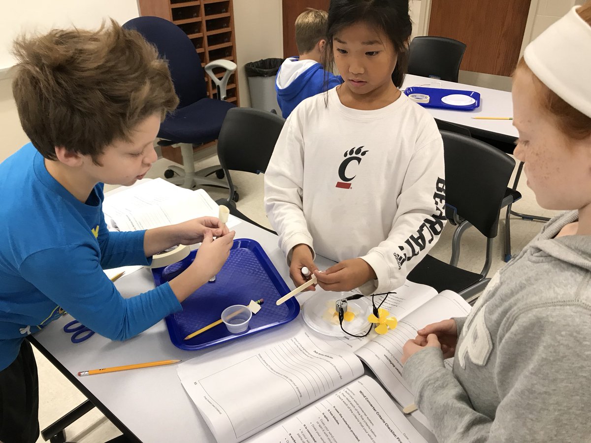 wilsonfourth's tweet photo. Fourth graders trying to make a wind turbine to generate electricity.  #WEarefhsd @WilsonElem https://t.co/ZnHkJOF5a0