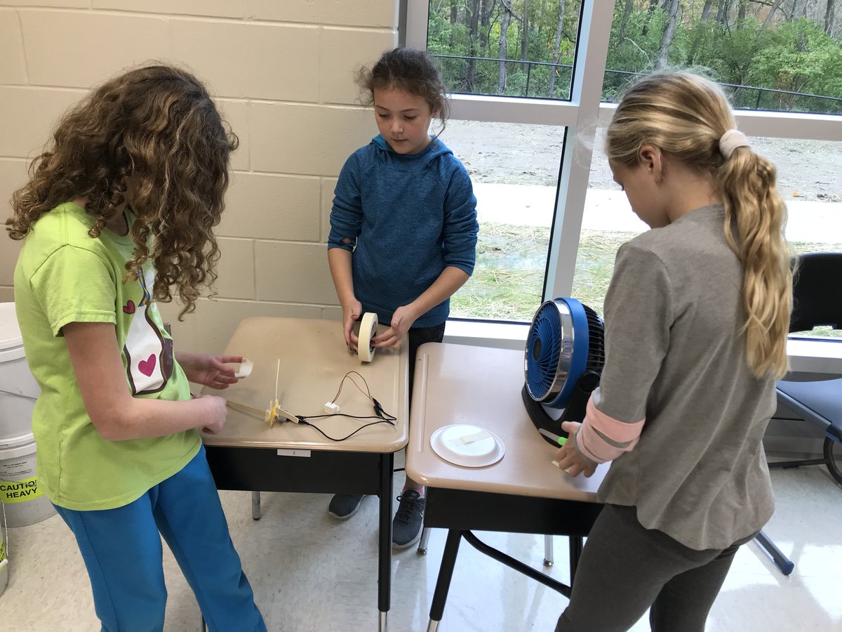 wilsonfourth's tweet photo. Fourth graders trying to make a wind turbine to generate electricity.  #WEarefhsd @WilsonElem https://t.co/ZnHkJOF5a0