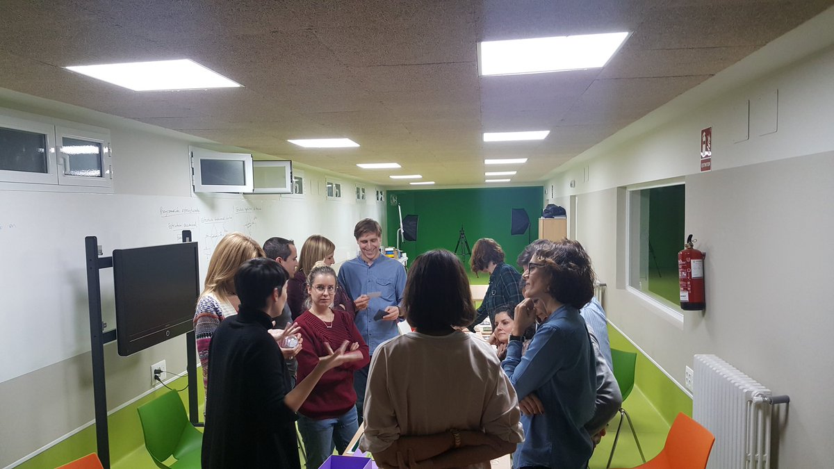 ColegioAmoros's tweet photo. Nos formamos sobre #ArtsThinking para dar más calidad al #ArtsProject con Clara Megías @claranubol #InfAmoros #PrimAmoros https://t.co/BmgMREMkjk