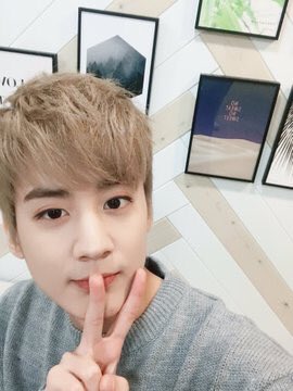 chunjipics's tweet photo. selfies 。・°°・(＞_＜)・°°・。 https://t.co/six2HDVgaZ