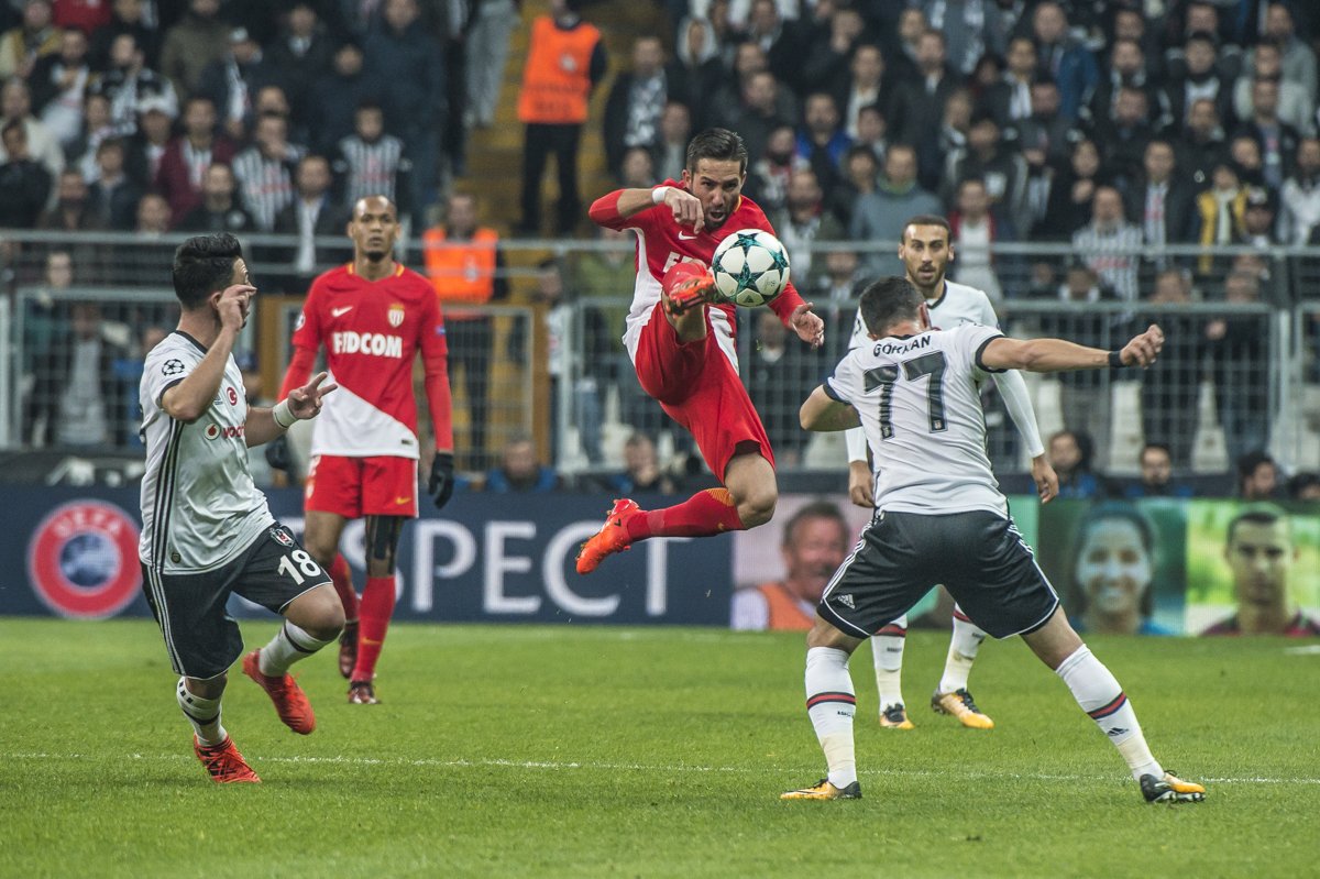 AS_Monaco_BR's tweet photo. 🇵🇹 @JoaoMoutinho 🥋👊 #BJKASM https://t.co/KNpxur4pVD