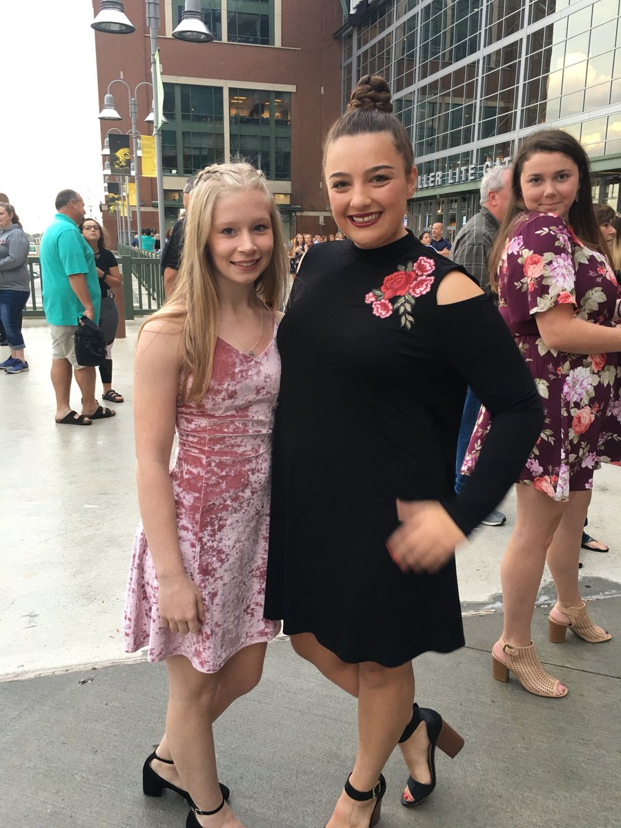 BeyerPaige's tweet photo. happy birthday gabby❤️😘💕🙂😜😋👍🏼🎀💚💗🧡💞💝❤️💖🧡💟 @NoackGabby https://t.co/lLEDacgNIF