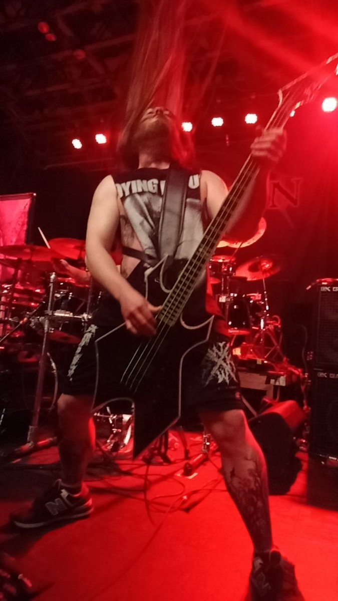Metalhead_Guys's tweet photo. This pic I took last night of Visceral Disgorge 😍😍 his hair was past his knees! https://t.co/5nRTLEAAlD