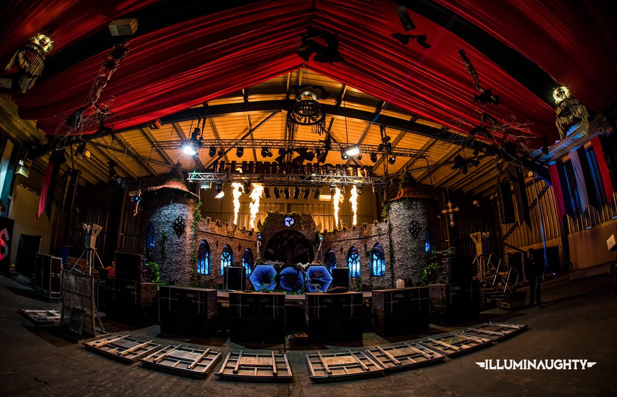 illuminaughtyUK's tweet photo. The stunning Underworld event is over and here are the first snaps from it. A little taster of what is coming to London on the 17th of Nov!! https://t.co/y3QPa0SBbZ