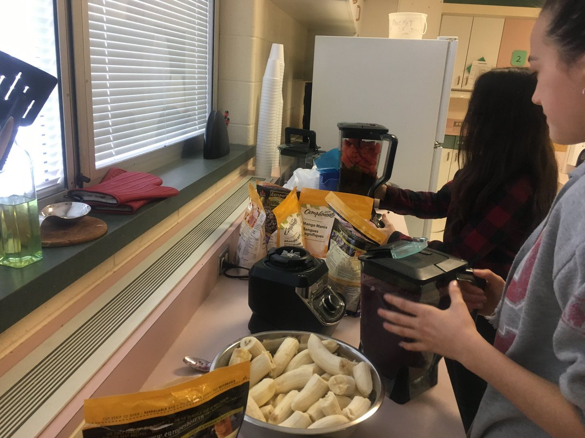 MBJHS_EPSB's tweet photo. Students are working hard to get smoothies ready for #CandyTradeIn ! 1 pound of candy gets you 1 smoothie!
#HealthyEating https://t.co/hA1k9rWmqK
