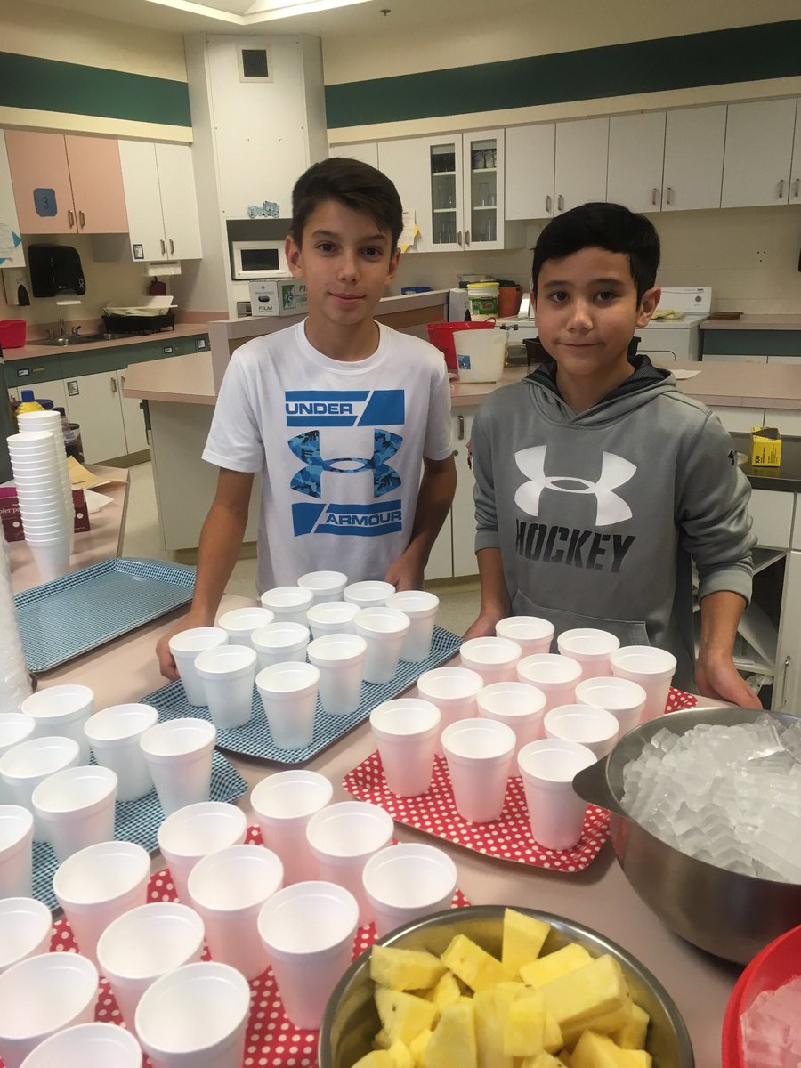 MBJHS_EPSB's tweet photo. Students are working hard to get smoothies ready for #CandyTradeIn ! 1 pound of candy gets you 1 smoothie!
#HealthyEating https://t.co/hA1k9rWmqK