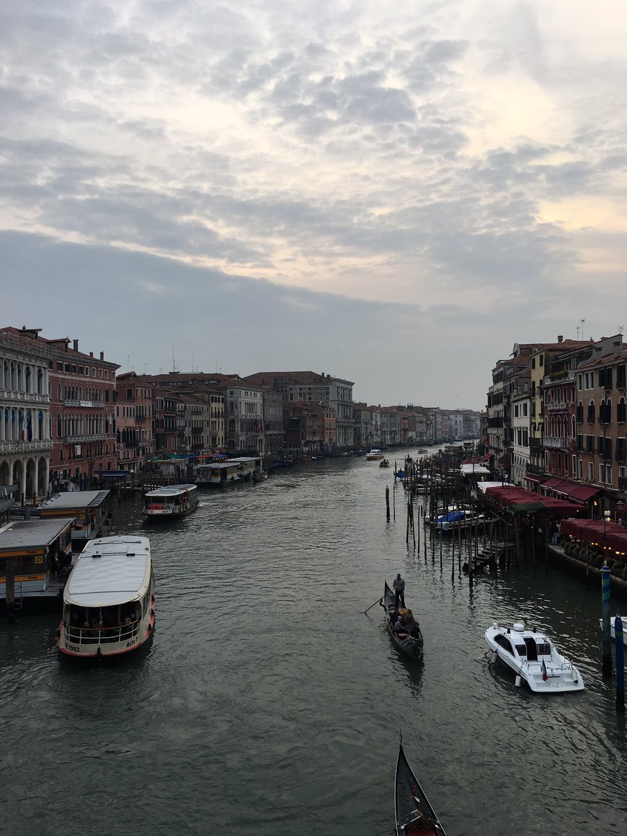 CitaliaTrade's tweet photo. We couldn't help but stop at the Rialto Bridge and take in the views of the Grand Canal.. 🇮🇹 #Citalia #12HoursinVenice https://t.co/sCVzTTdkEG
