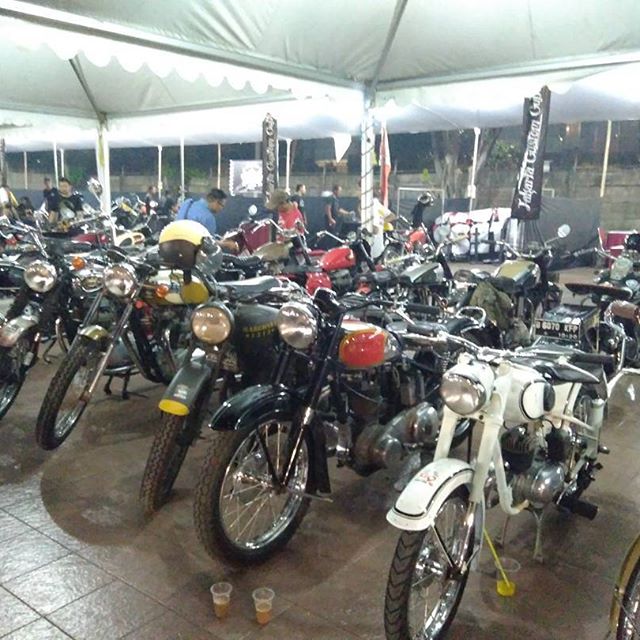 NINJAKERETA's tweet photo. Classician #LIKEADAY #SOBEAUTIFUL #CLASSICSIAN #ACONCEPT #TWOWHEELSANTIQUE #REALMAN #CONTROLLEFTPEDALS #MACI #MACIDEPOKNIH #SOGOOD #ITSOK https://t.co/nw5xJxAEn2