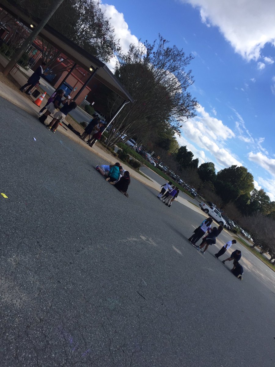 BWMsWhite's tweet photo. Science experiment during recess #coteaching #sciencerocks https://t.co/xfyXQM8pre