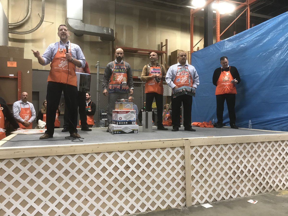 BenTenTHD's tweet photo. MVP Walk over! What a fun day! @homedepot1912 @Manny_CubFan #MVPWalk https://t.co/ogILrFz2oB