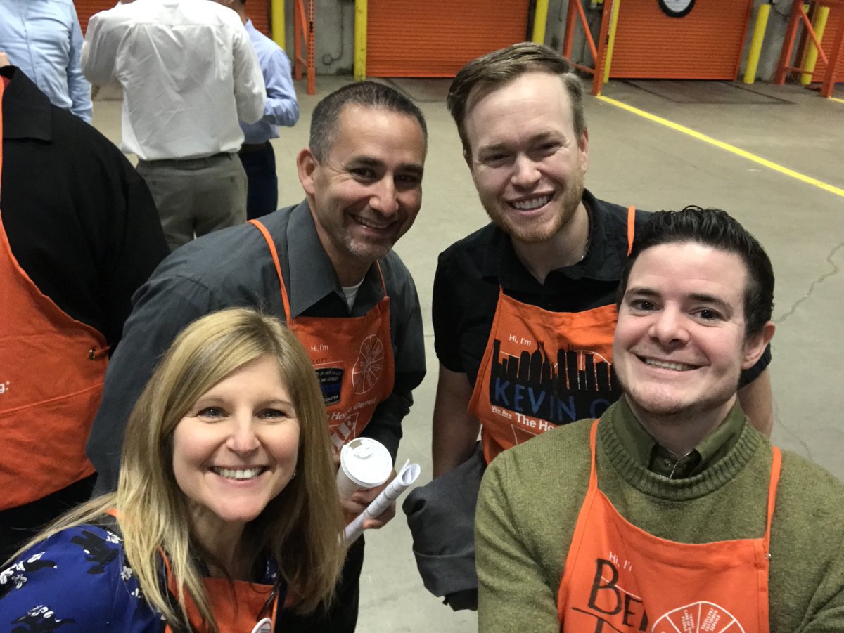 BenTenTHD's tweet photo. MVP Walk over! What a fun day! @homedepot1912 @Manny_CubFan #MVPWalk https://t.co/ogILrFz2oB
