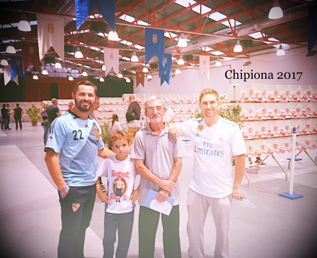 PortuenseA's tweet photo. Visita de socios al bonito concurso #Ornitológico de nuestra vecina ciudad de #Chipiona                    #canaricultura  🐤 https://t.co/RLMXgRkpps