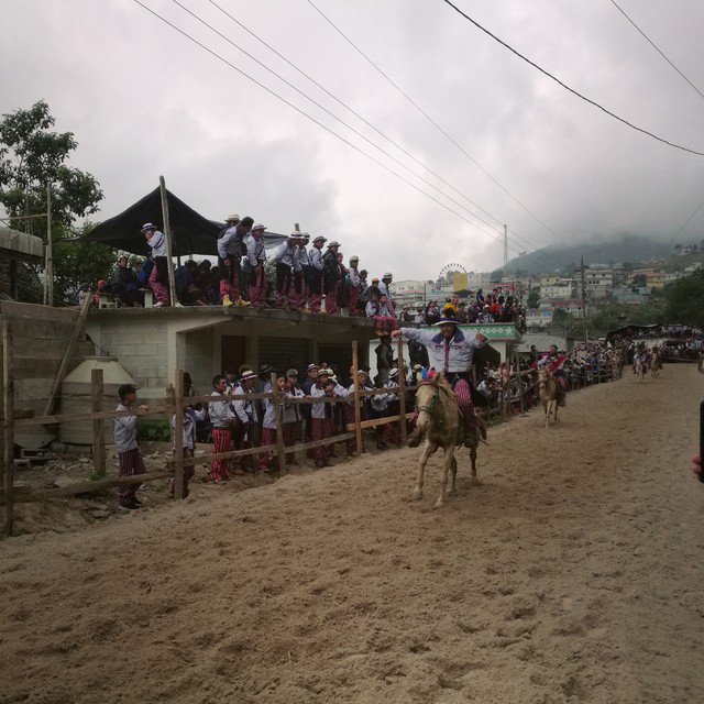 stevevivas's tweet image. Confirmé por millonésima vez lo enamorado q estoy d mi país, su gente y sus tradiciones Carreras de Cintas Todos Santos Cuchumatanes 1/11/17