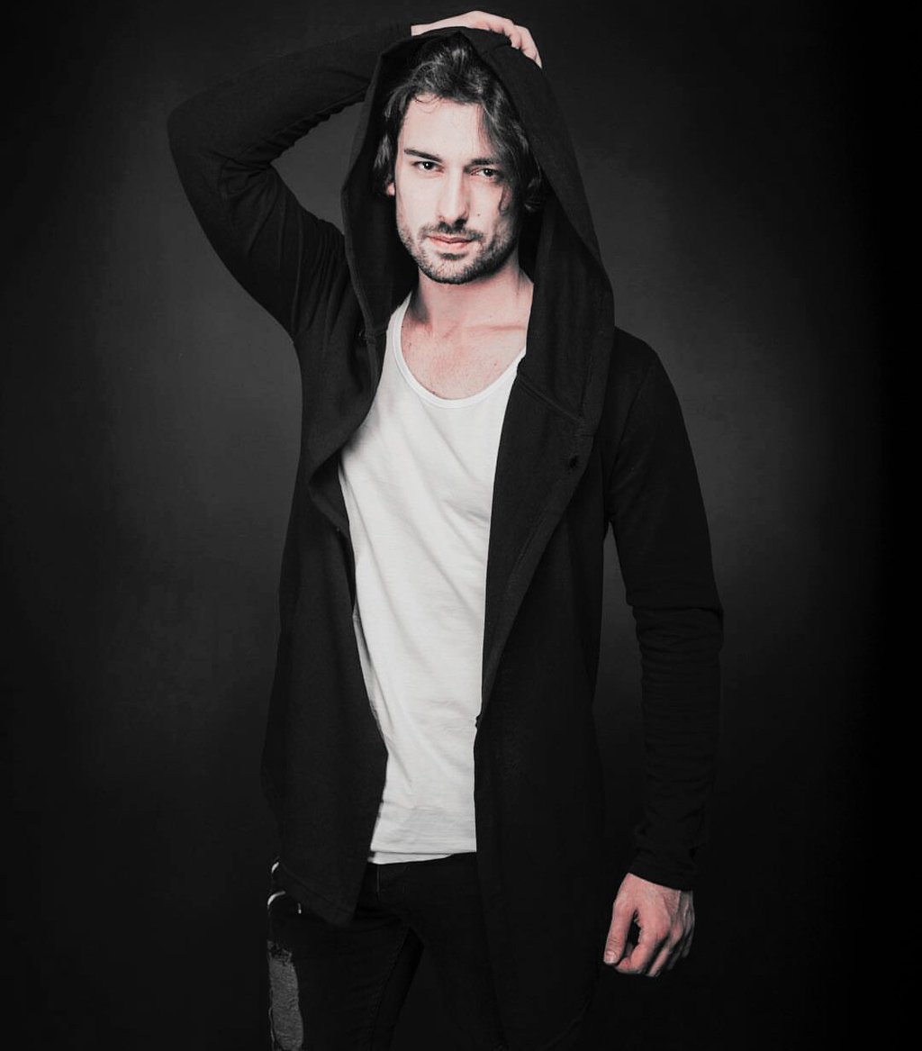 turhan_ayten's tweet photo. Kasımda "Aşk başka "Alp bambAŞKa". Kasım ayı sana güzellikler getirsin küçük prens. 💙 
#AlpNavruz @AlpNavruz https://t.co/kL5P4EpcjZ