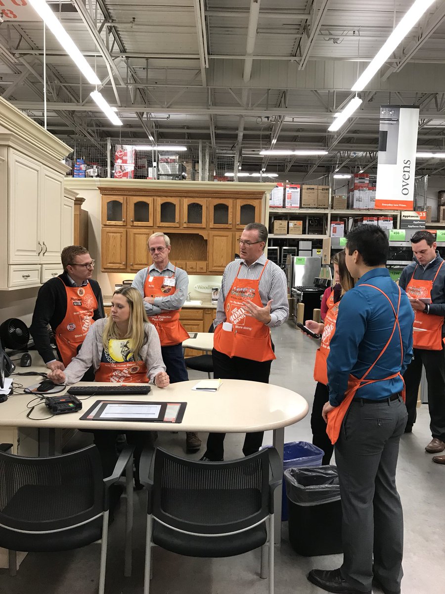 HDWRHRD_MA's tweet photo. Jim exploring holiday event execution and staffing readiness during his EP Walk in the Northern Plains! @barnes2_jim @JWelchTHD @DaveRebtoy https://t.co/R8mHnsEmoP