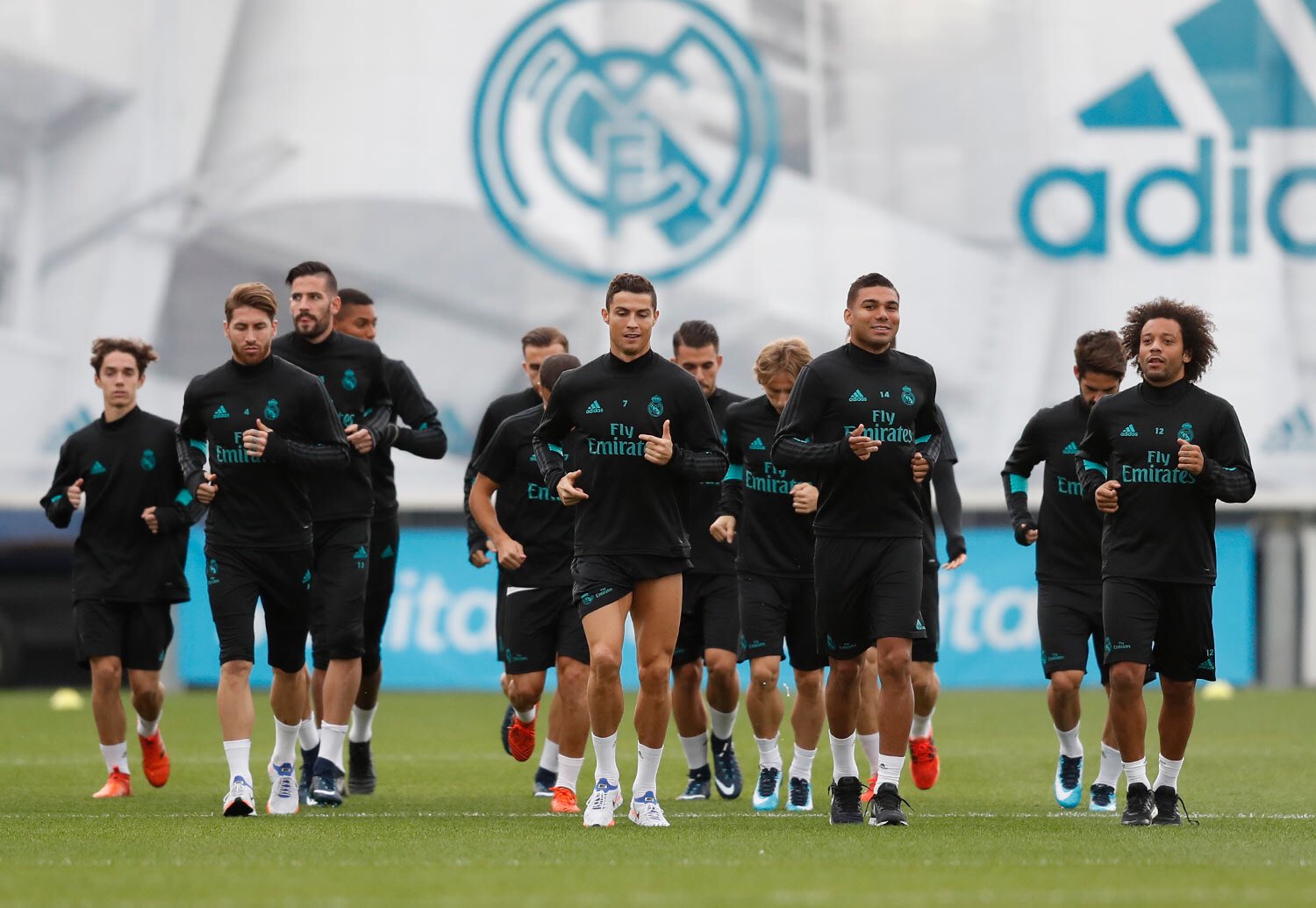 Real Madrid C.F.⚽ on Twitter: "💪⚽️ El equipo ya se prepara para el